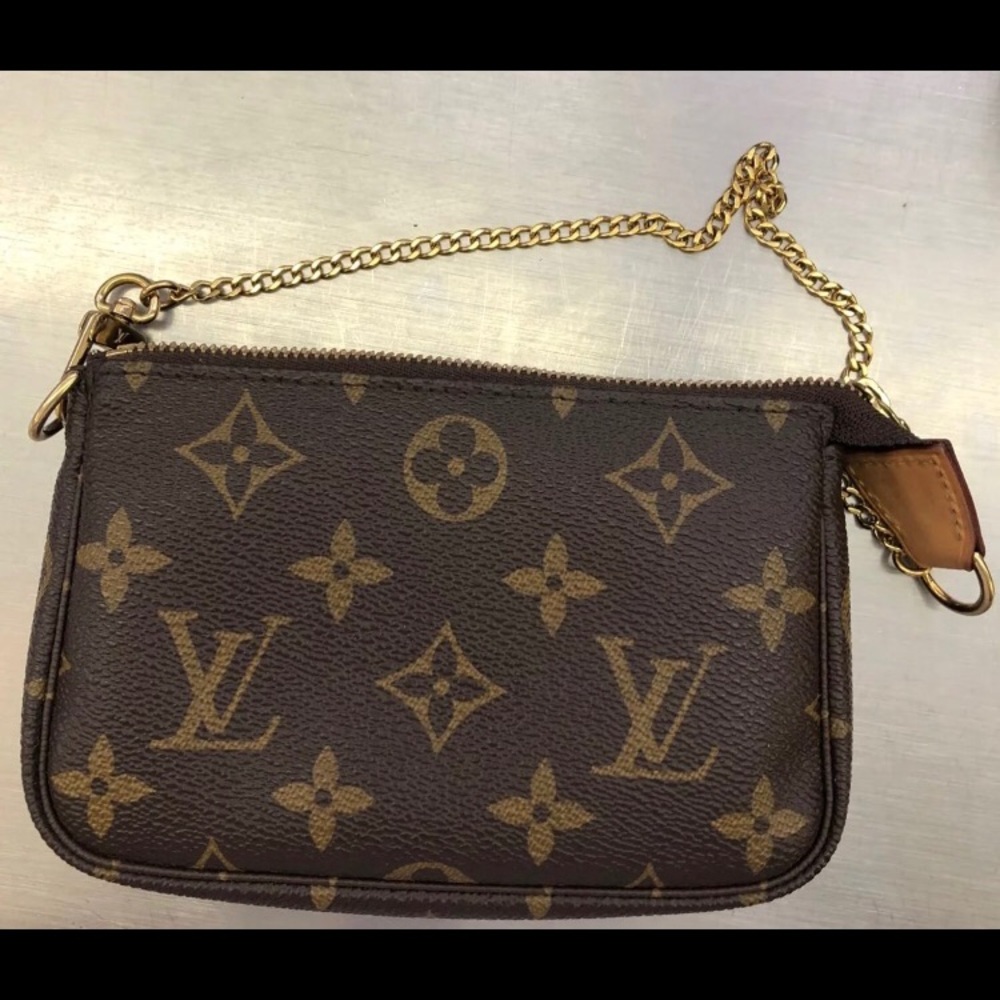 (SOLD) Louis Vuitton Mini Pochette Monogram